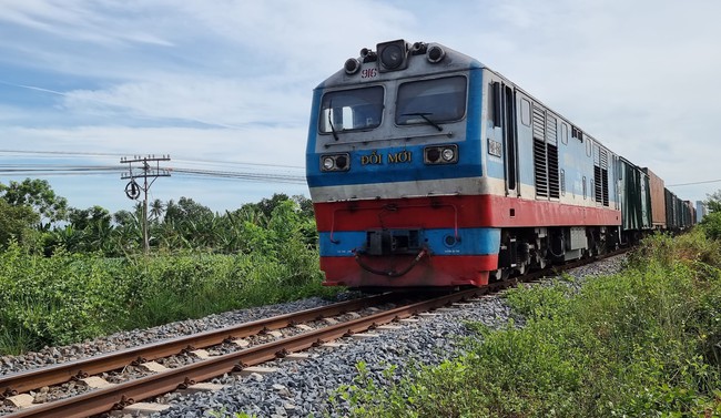 Đường sắt Bắc – Nam hoạt động trở lại, tuyến Hà Nội - Hải Phòng duy trì 2 đôi tàu - Ảnh 1.